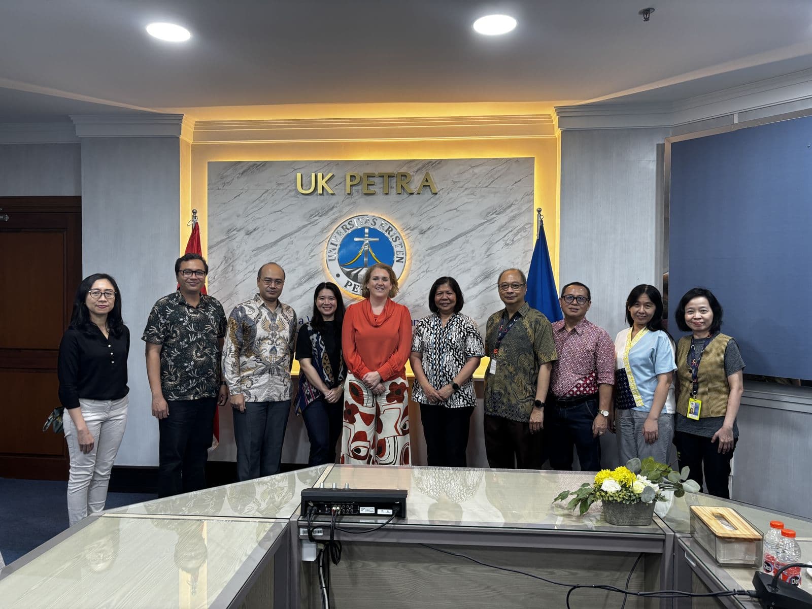 Education attaché of the Embassy of the Netherlands with PETRA leaders in the PETRA boardroom