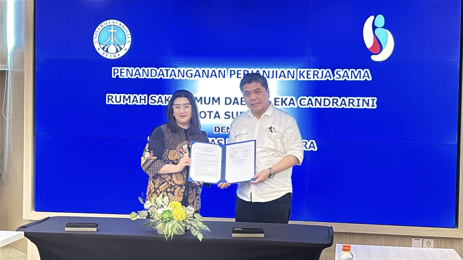 Representatives holding the signed cooperation agreement on stage